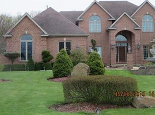 3813 Redwood Ct, Spring Grove, IL 60081