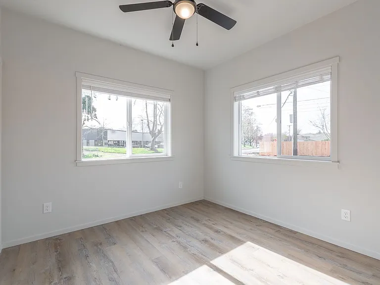 4202 NE Morrow Rd — Photo 15