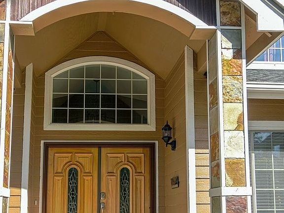 3rd image of 15542 Topaz Dr SE