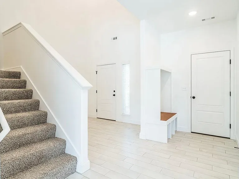 2161 Wildflower Dr — Photo 8