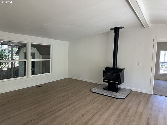 4th image of 16423 SE Hearthwood Dr