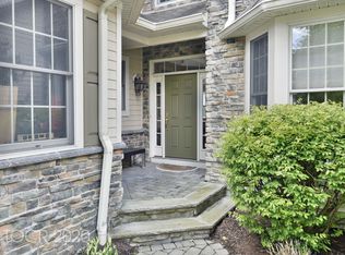 30 Schindler Ct, Upper Saddle River, NJ 07458