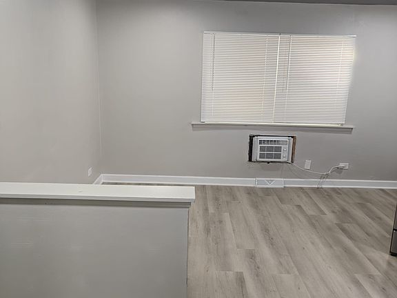 5th image of 436 W Division St APT 3