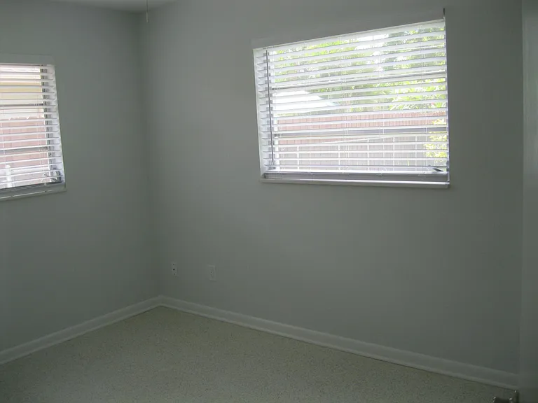 1124 Hilltop Dr — Photo 7