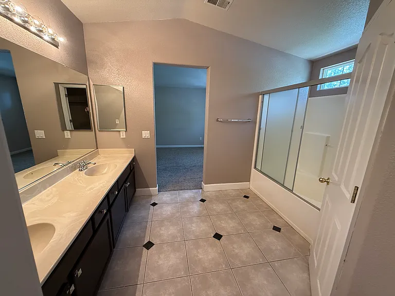 2052 Tivoli Ln — Photo 5