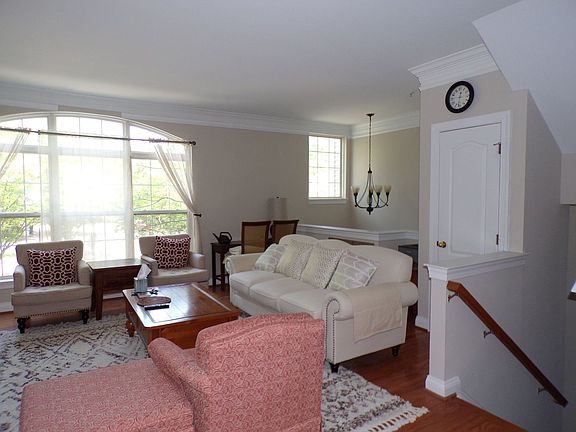 4th image of 5066 Kilburn St