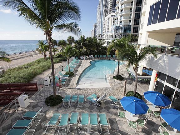 4th image of 17375 Collins Ave #2608