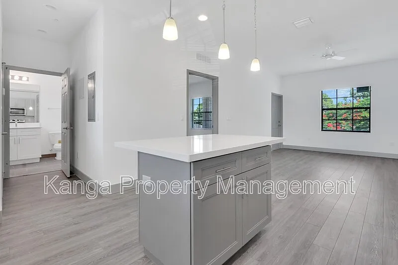 2 bed, 2.0 bath, 1100 sqft, $2,700 — Photo 4