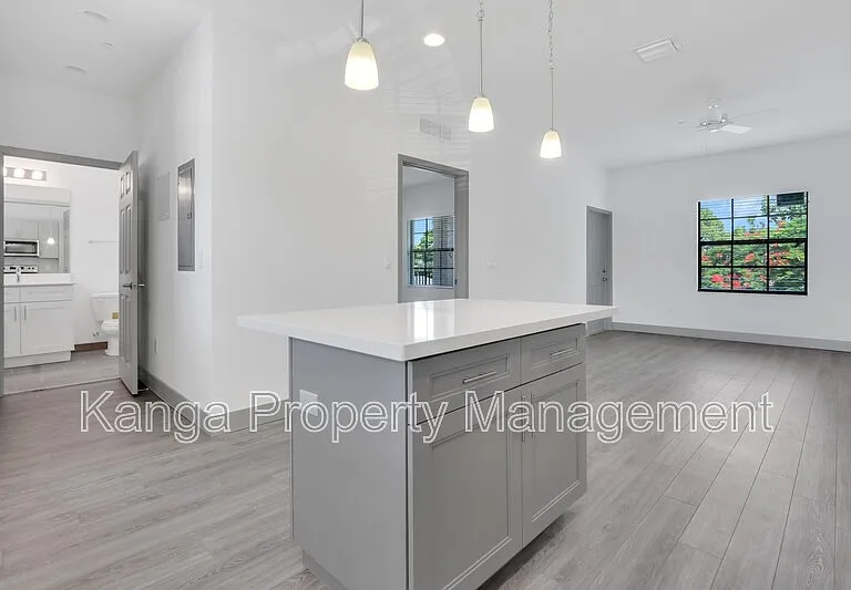 540 NE 14th Ct #104 — Photo 4