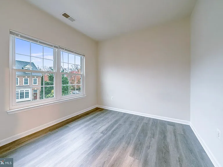 12004 Grenshaw Dr — Photo 18