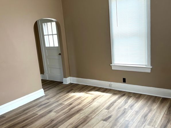 84B W Jefferson St #B, Morgantown, WV 26501