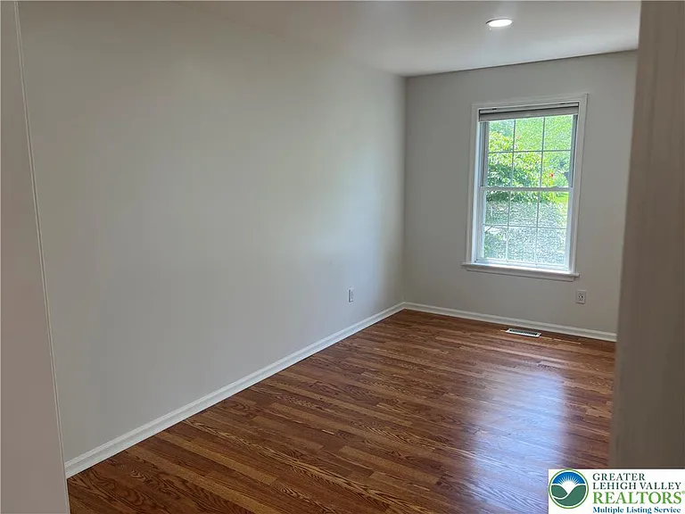 2593 Halleck Dr — Photo 16