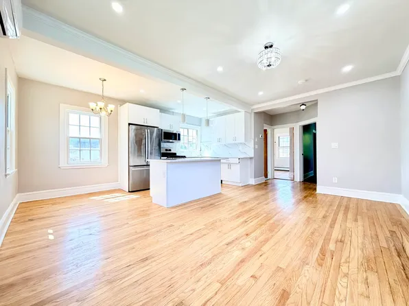 21414 36th Ave APT 5, Bayside, NY 11361