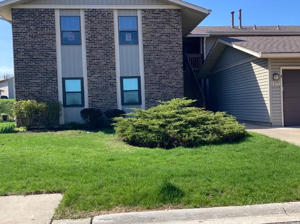 1295 Bamburg Ct Unit C, Hanover Park, IL 60133