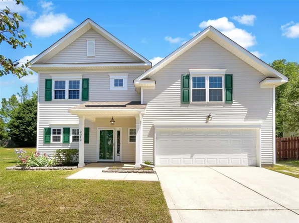 2812 Cougar Hill Ct, Charlotte, NC 28216