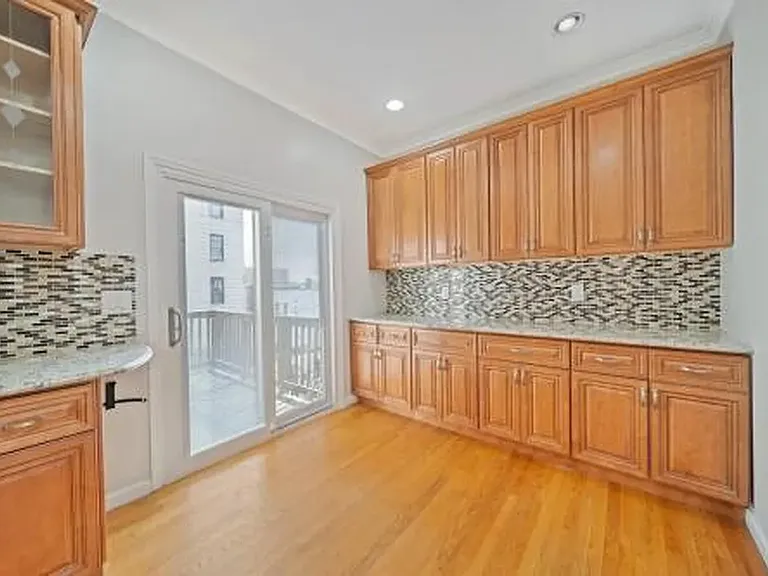 35 Hilliard Ave — Photo 6