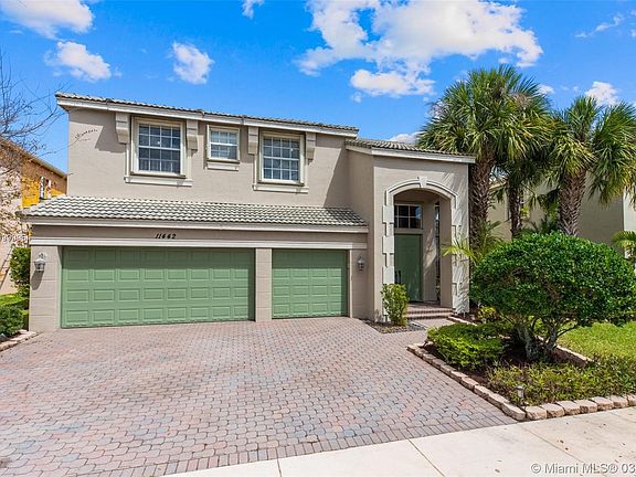 2nd image of 11442 SW Hillcrest Cir