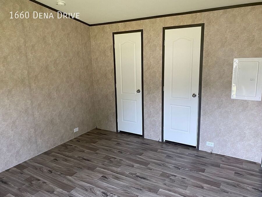 2nd image of 1660 Dena Dr