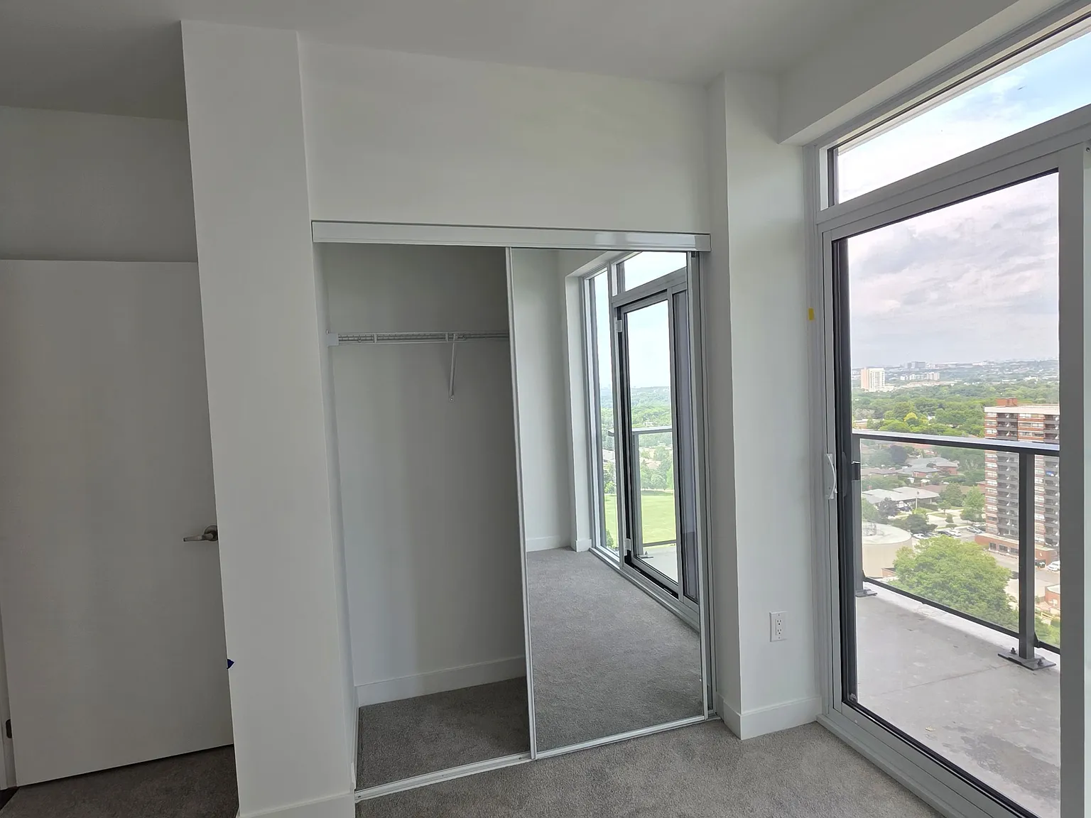 Notting Hill Condominiums — Photo 4