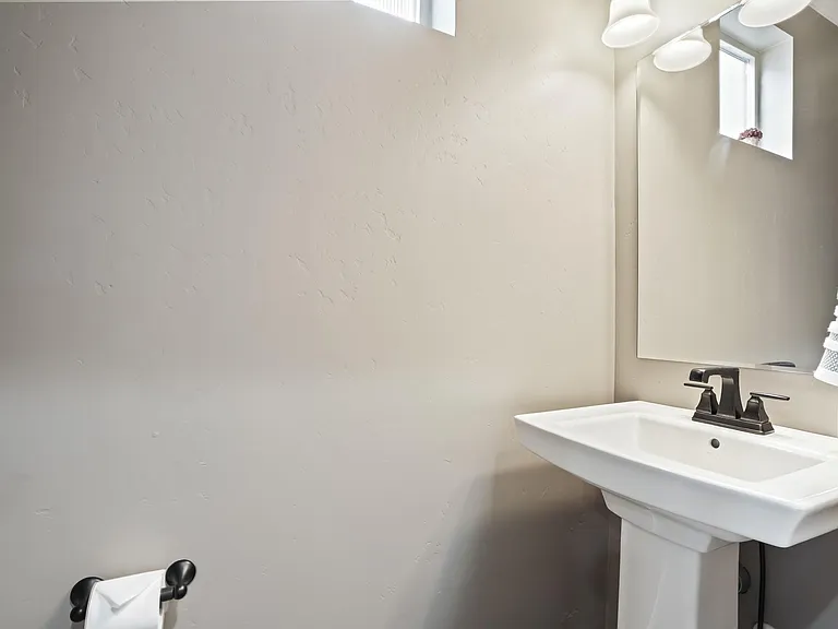 2810 E Clarene Dr — Photo 10