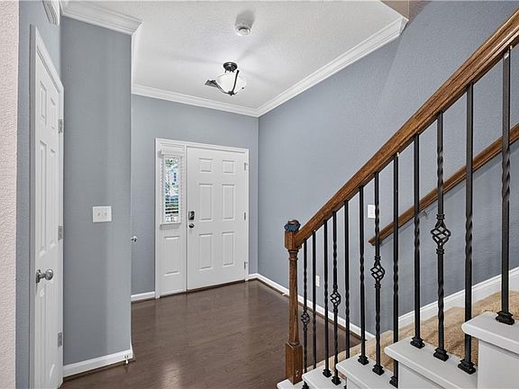 4th image of 110 N Budding Ave