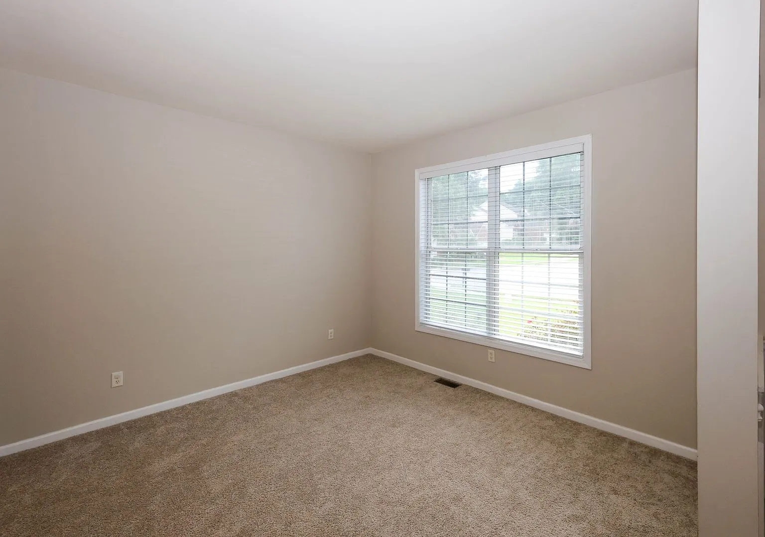 Spacious Dream Home — Photo 3