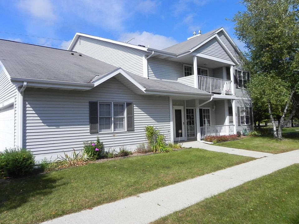 1st image of 104 Bur Oak Ln