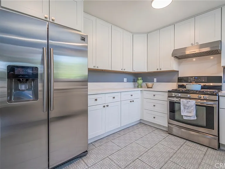 114 E Dexter St — Photo 8