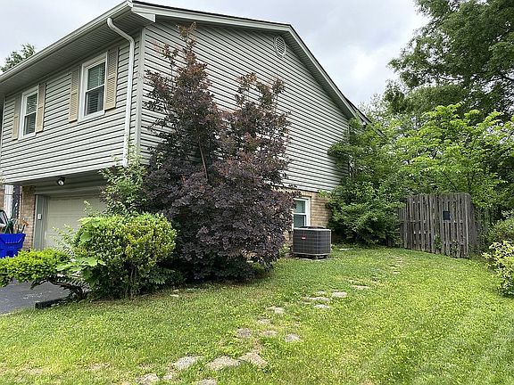 2nd image of 3208 Carriage Ln