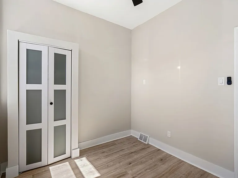 343 Ella St — Photo 20