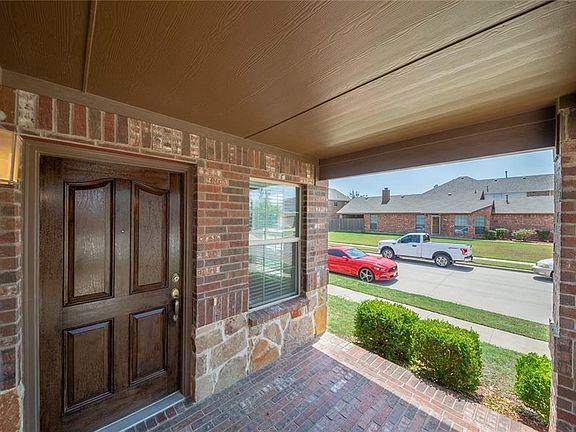 3rd image of 12132 Walden Wood Dr