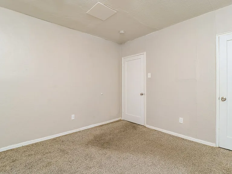 1049778_024_main_bedroom_13388192.jpg