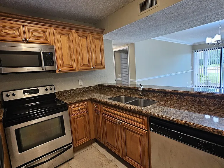 1440 Windorah Way #B — Photo 4