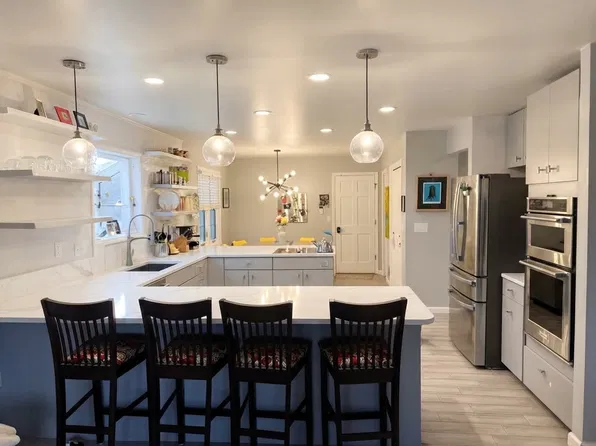 2430 N Greenleaf St, Wichita, KS 67226