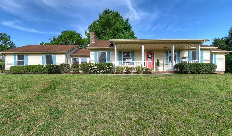 1st image of 1504 Strawberry Ln
