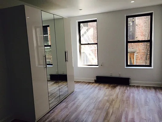 Rented by Performing Assets Corp | media 10