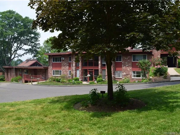 126 Sherman Hill Road #B8, Woodbury, CT 06798