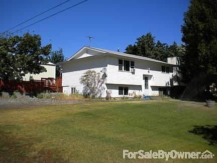 Front of House : To the left is the level RV parking with Electric/Water/Sewer hook ups.