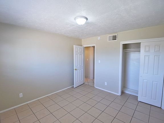 5th image of 2827 W Claremont St