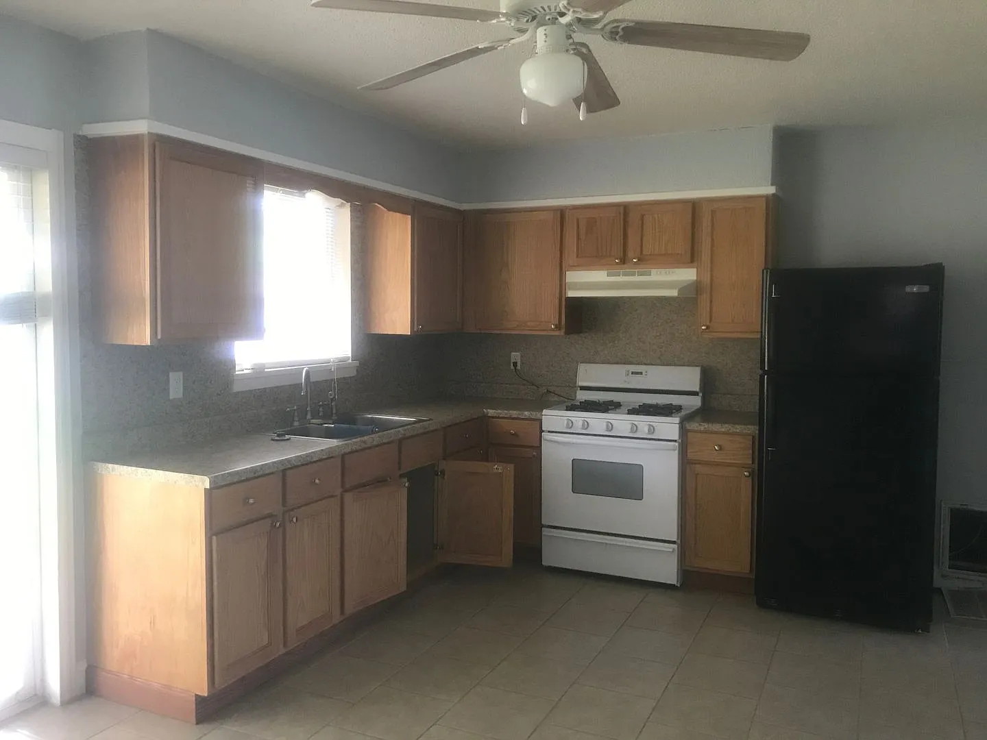 502 Magnolia — Photo 3