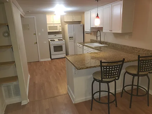 5600 N Karlov Ave #BASEMENT Photo 1