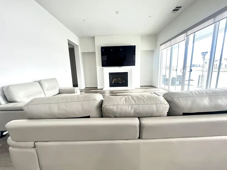 472 Halcyon Pl — Photo 10