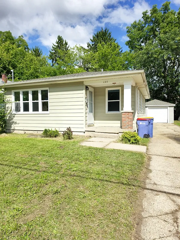 2 bed, 1.0 bath, 977 sqft, $1,750 — Photo 1