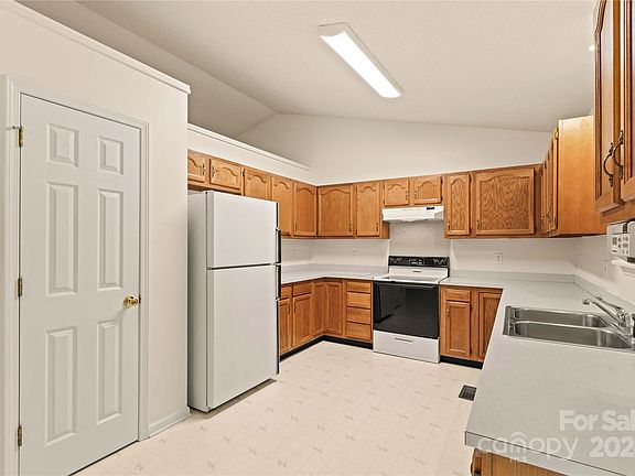 5th image of 111 Seagrove Ln #75