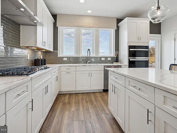 3rd image of 22412 Sculpin Brook Rd