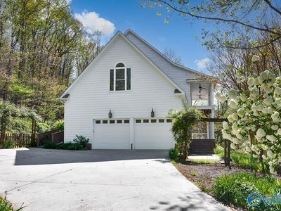 210 Dogwood Dr, Laceys Spring, AL, 35754