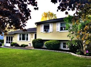 8276 Carnation Dr, Baldwinsville, NY 13027