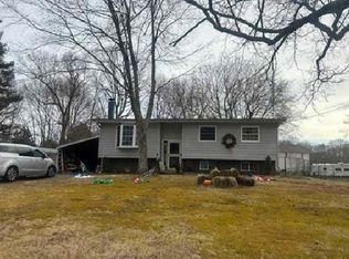 14 Carriage Trl, Ledyard, CT 06339