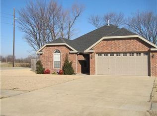2904 SW Camden Dr, Bentonville, AR 72712