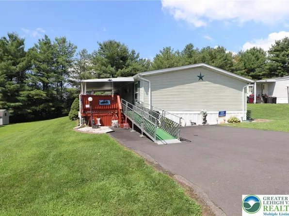 26 Blue Mountain Vw, Kunkletown, PA 18058